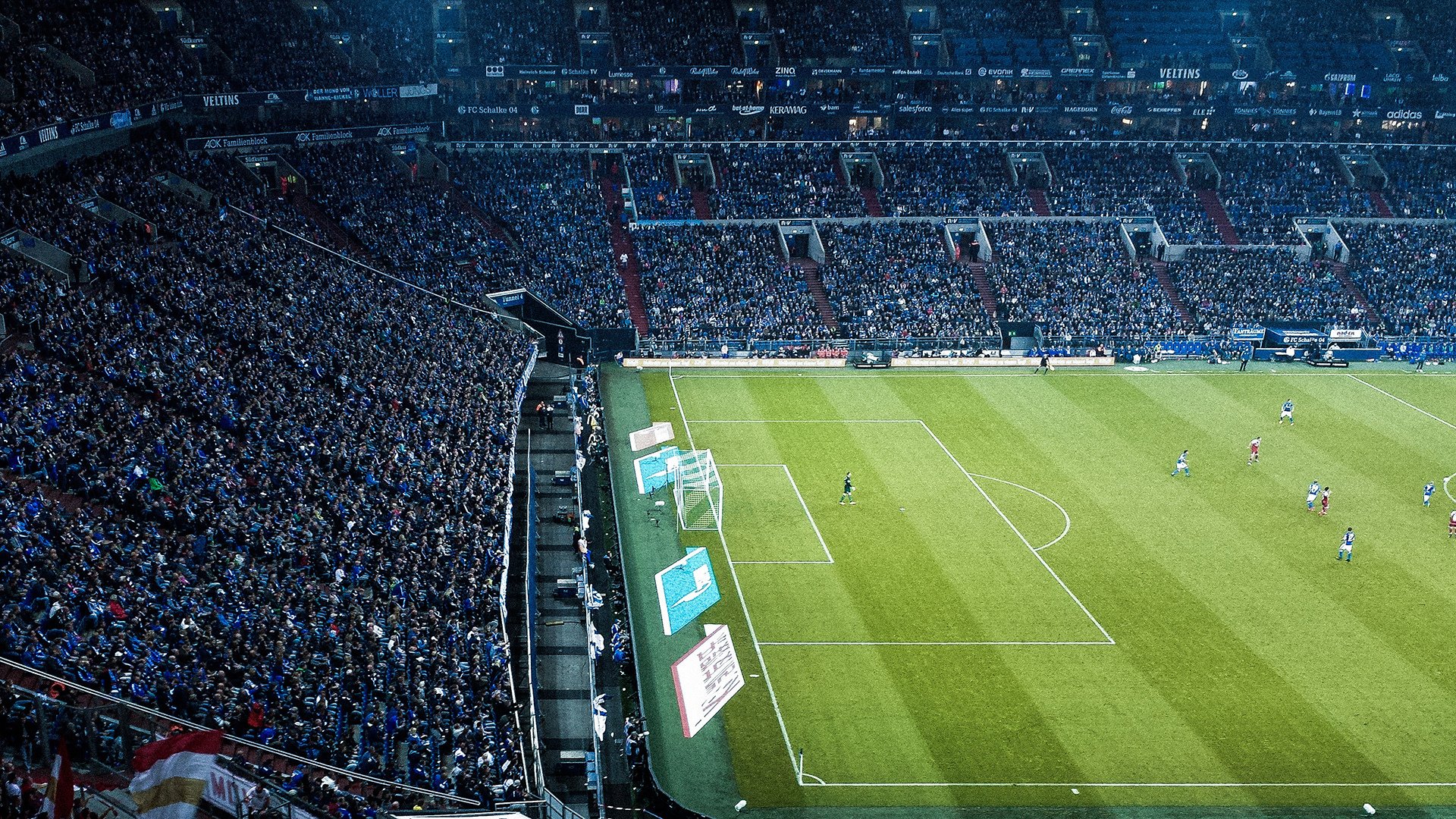 九游体育在线-“法甲中游强势反弹，争夺前四名激烈角逐”，法甲中场球员